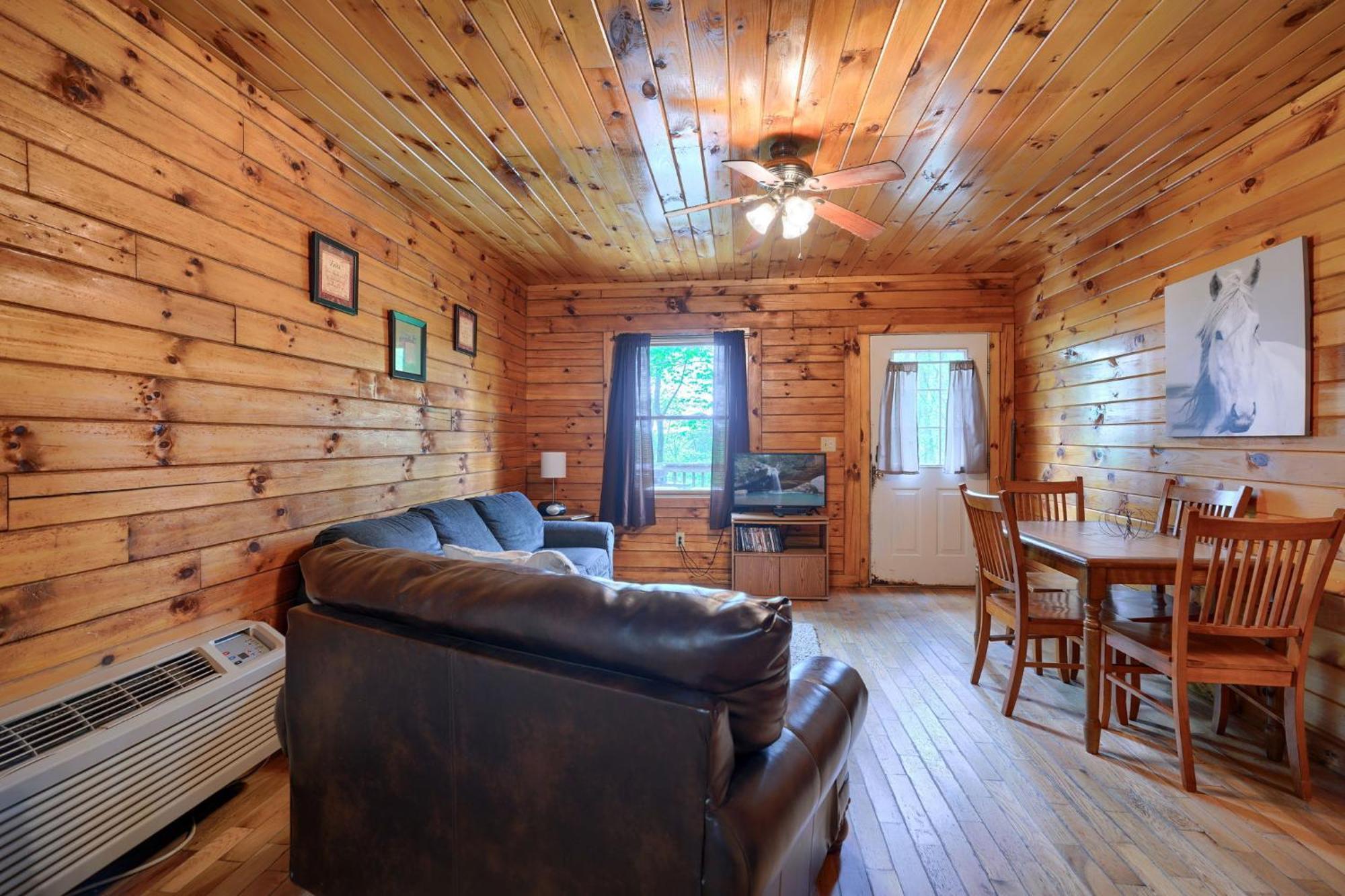 לוגן Blue Rose Cabins - Pine Ridge Cabin מראה חיצוני תמונה