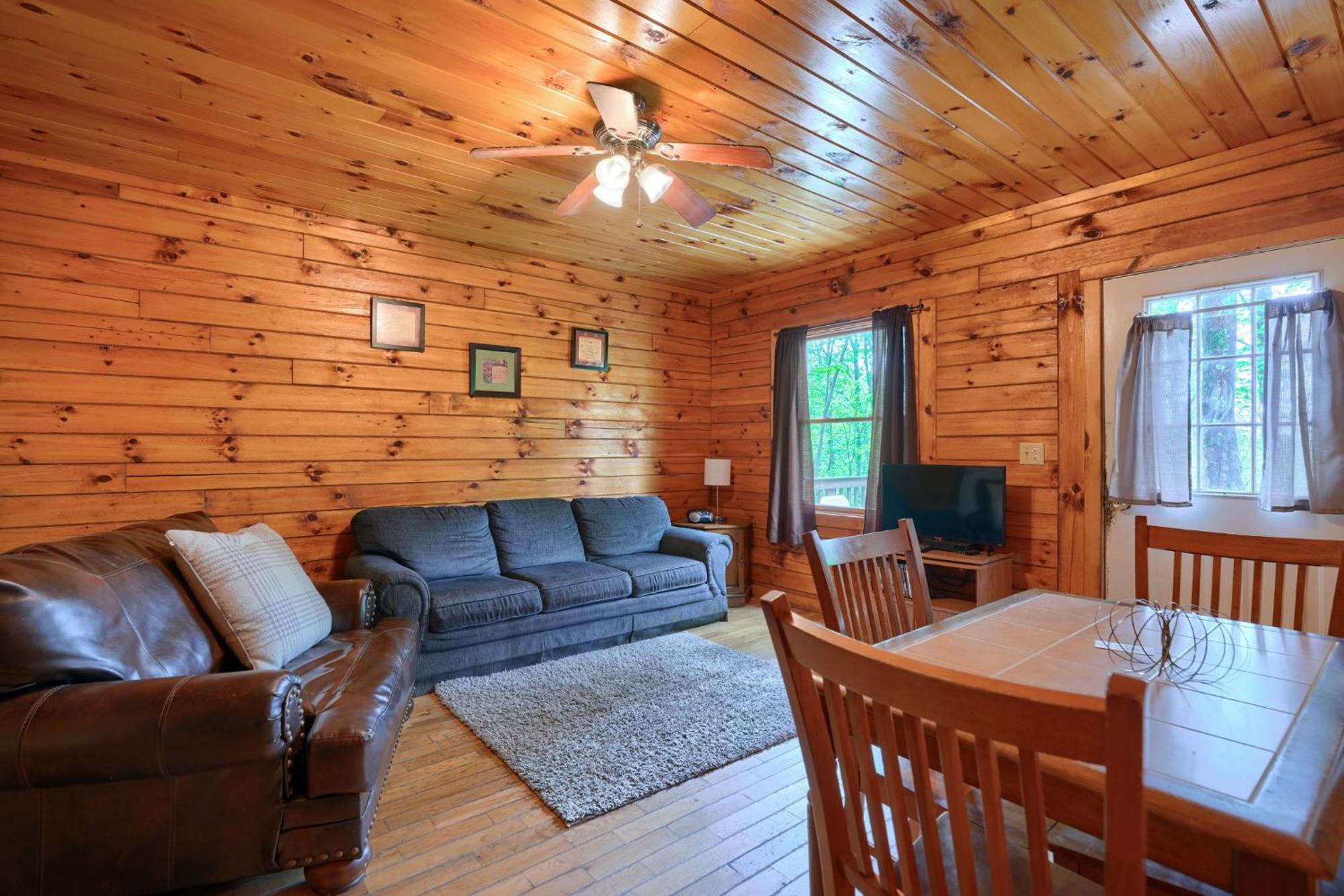 לוגן Blue Rose Cabins - Pine Ridge Cabin מראה חיצוני תמונה
